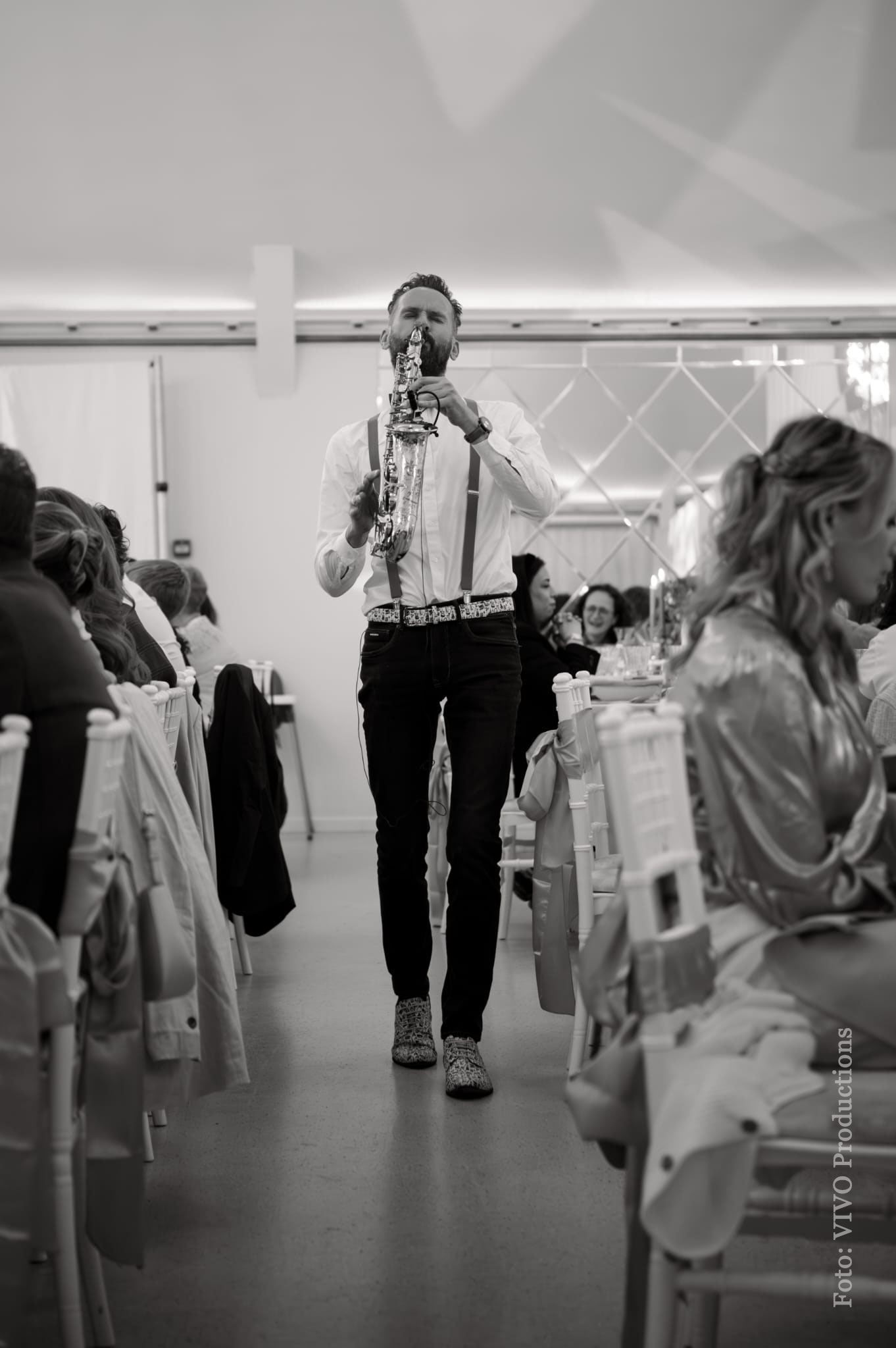 Pieter-Sax-Speelt-bij-Sultans-Palace-tijdens-trouwdiner Pieter Sax speelt bij Sultans Palace tijdens trouwdiner tussen de tafels door