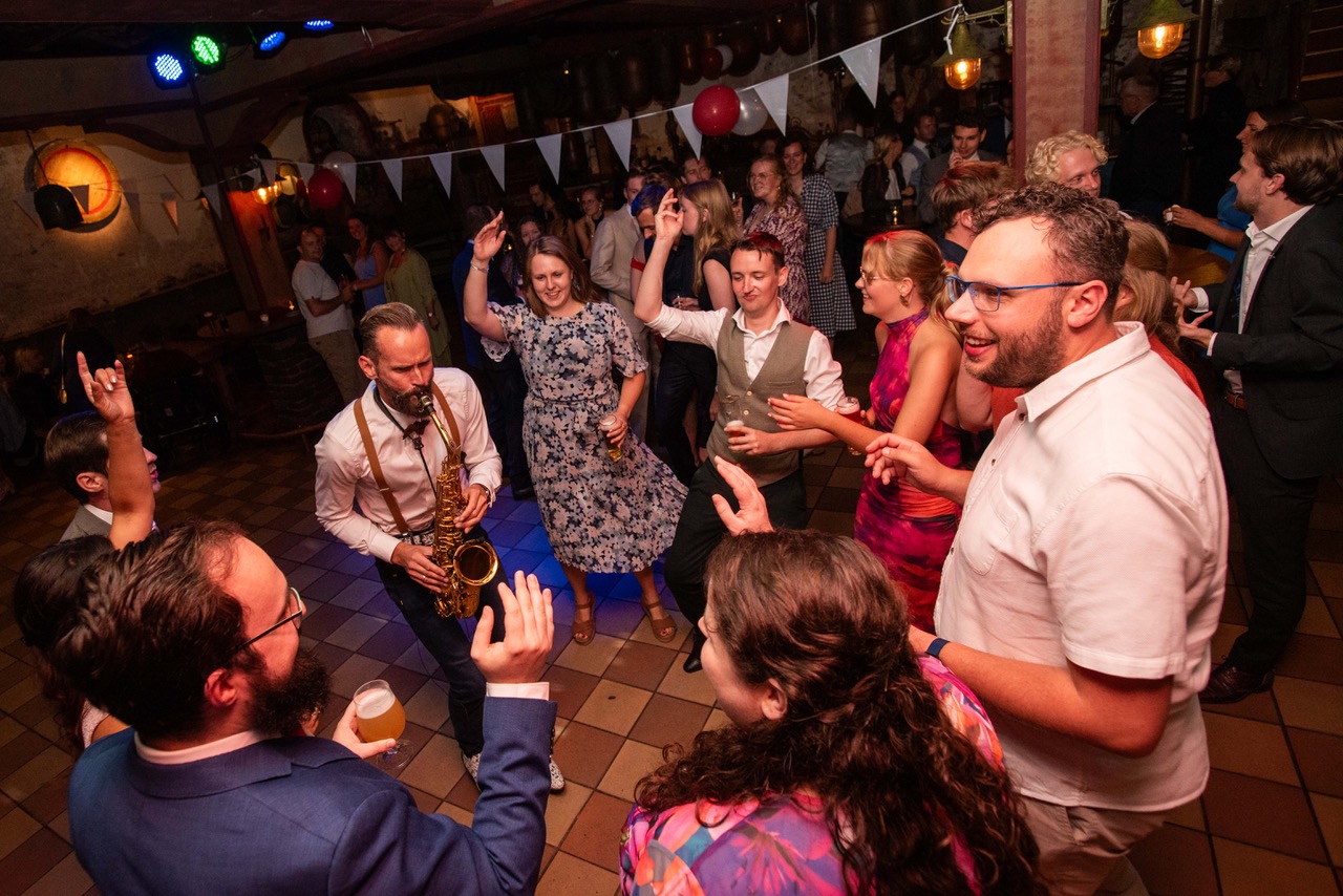 CNFotografie-Timon&Jannieke-330 Pieter Sax live bij Ode aan de Amstel tijdens een trouwborrel